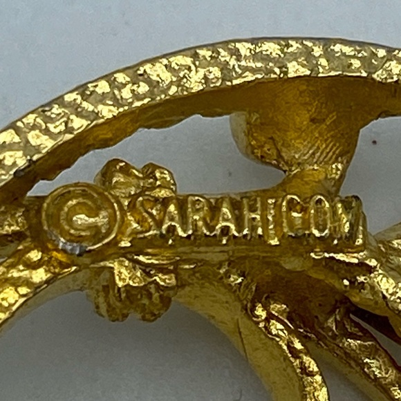 Sarah Coventry Signed Gold Plate Flower Faux Pearl Green Stone Circle Brooch Pin - Picture 9 of 9